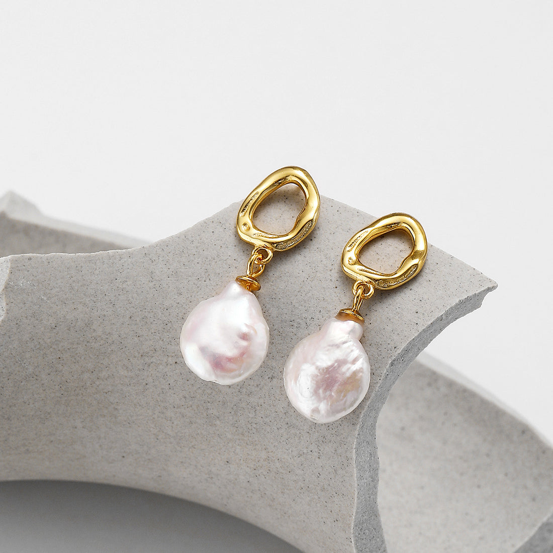 Elegant Baroque Freshwater Pearl Earrings for Women, Irregular Gold Plated Stud Drop Earrings, Minimalist Statement Jewelry, Classic Dangle Pearl Earrings, Chic Gift for Her